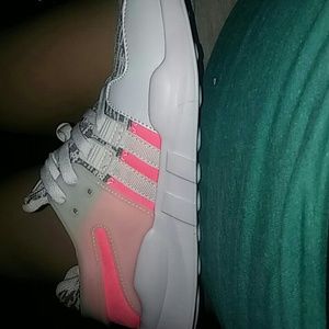 A pair of womens sneakers, size 9 or 9 1/2.
